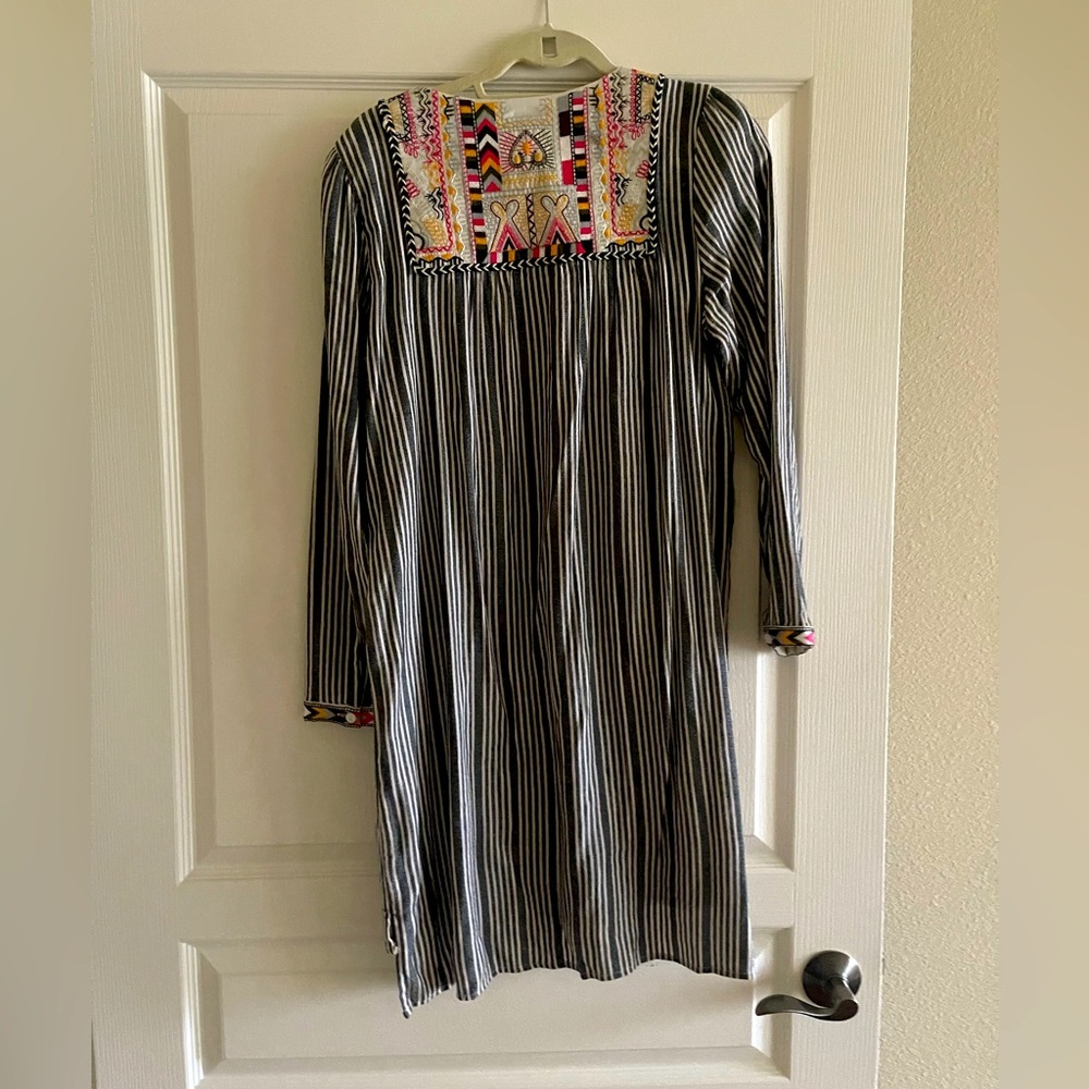 Chelsea & Theodore embroidered tunic dress size medium
